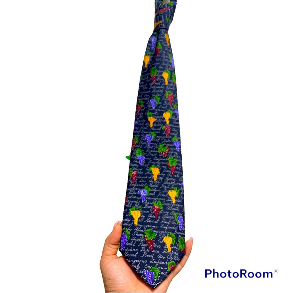 Alynn Neckwear "Wine Grapes" 100% Silk USA Made Necktie  Navy Blue Sz 3.75" 55"